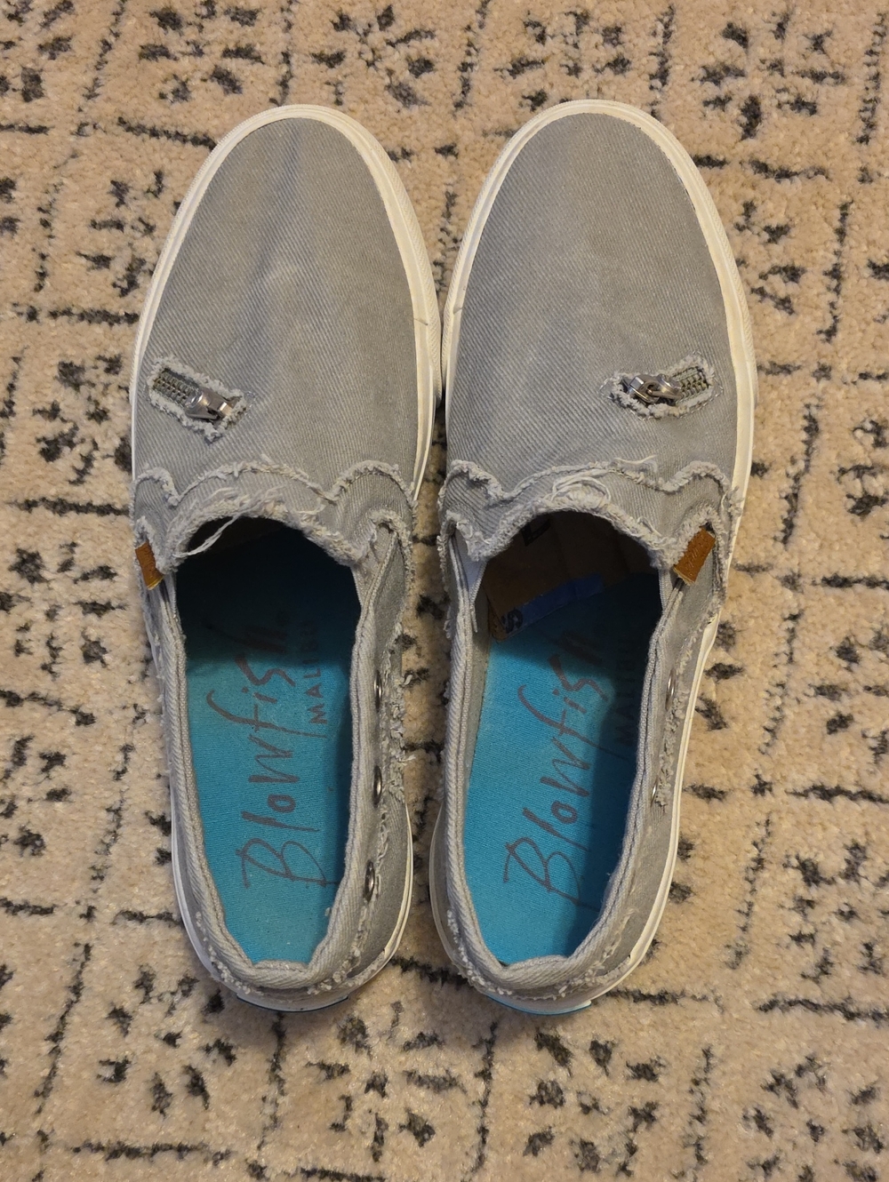 Blowfish Womens Malibu Slip-On Sneakers in Light Gray Size 11.5